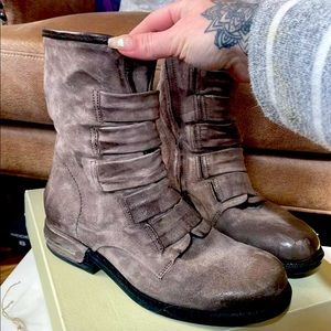 Pre-loved AS.98 traver combot boots size 7